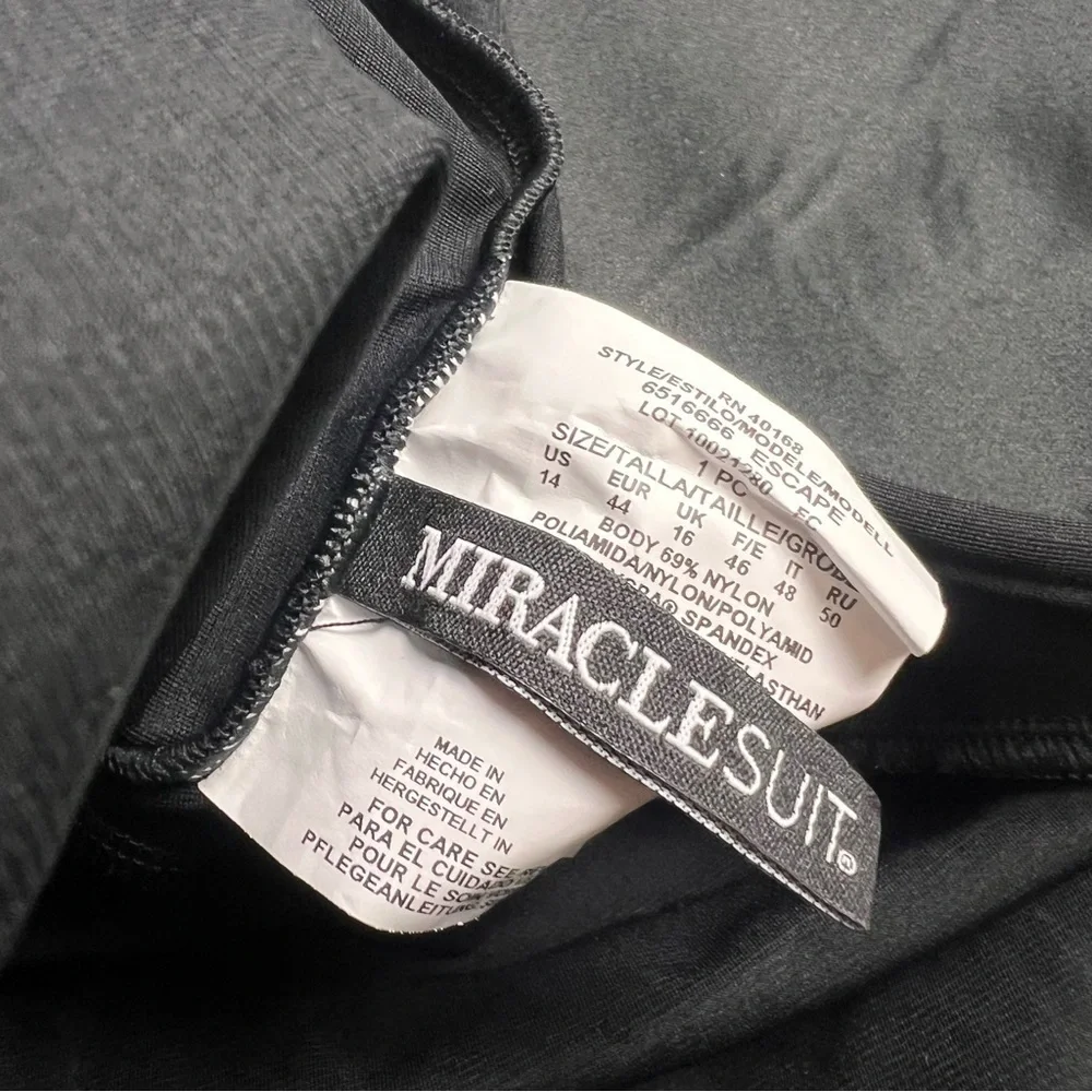 NWOT Miraclesuit Escape One Piece Swimsuit
